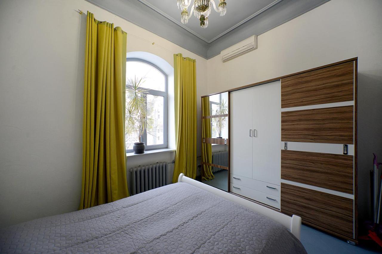 Artol Gorodetskogo Apartment Kiev Exterior foto
