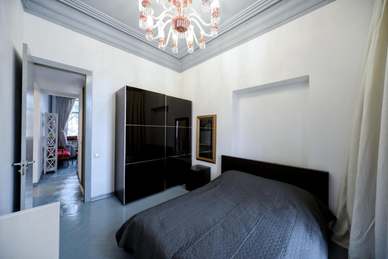 Artol Gorodetskogo Apartment Kiev Exterior foto