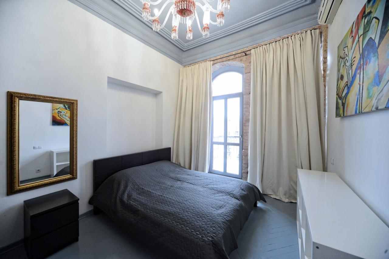 Artol Gorodetskogo Apartment Kiev Exterior foto