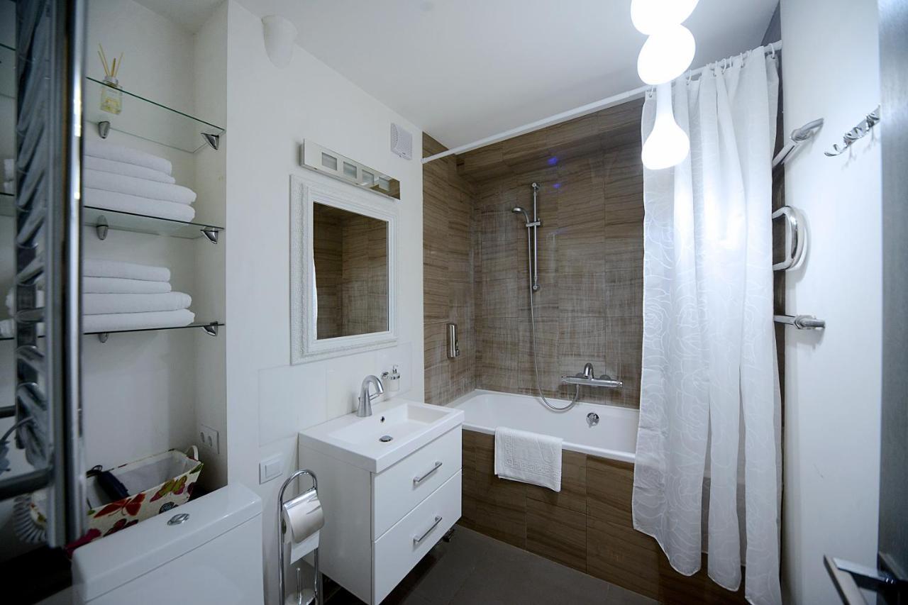 Artol Gorodetskogo Apartment Kiev Exterior foto